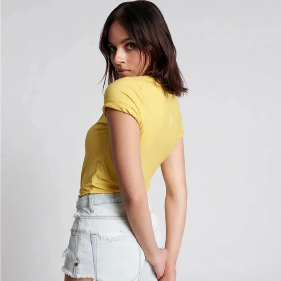 🌴 One Teaspoon NWT Fitted Crew Tee in Blazing Yellow SMALL - Picture 2 of 5